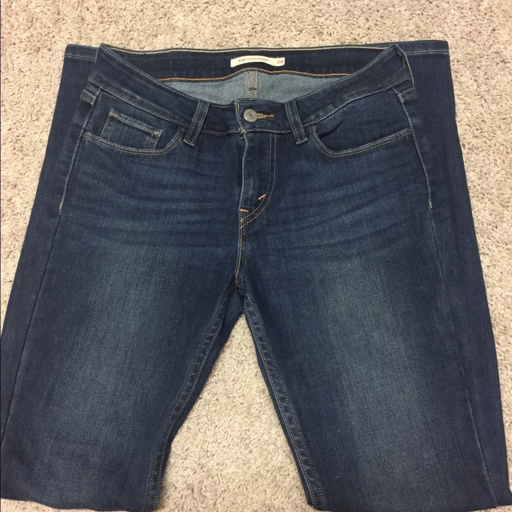 SUPER SKINNY LEVIS SIZE 28